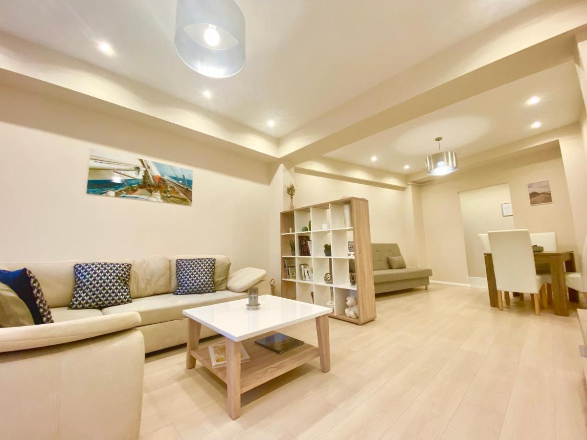 Budapest Hideout In Style With Free Parking - Luxury Apartment Exterior photo